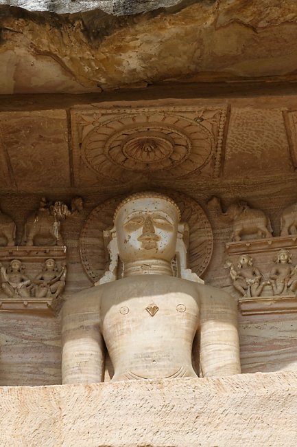 Gwalior-Statues jaïnes-063